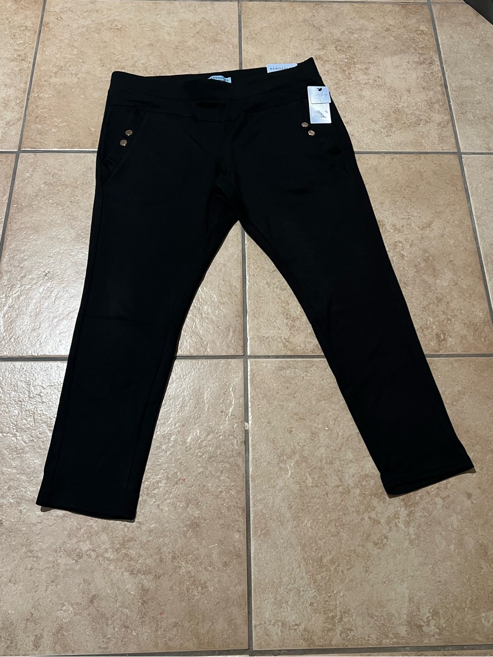 AEROSOLES Black Pull-On Ponte Leggings with Decorative Buttons
